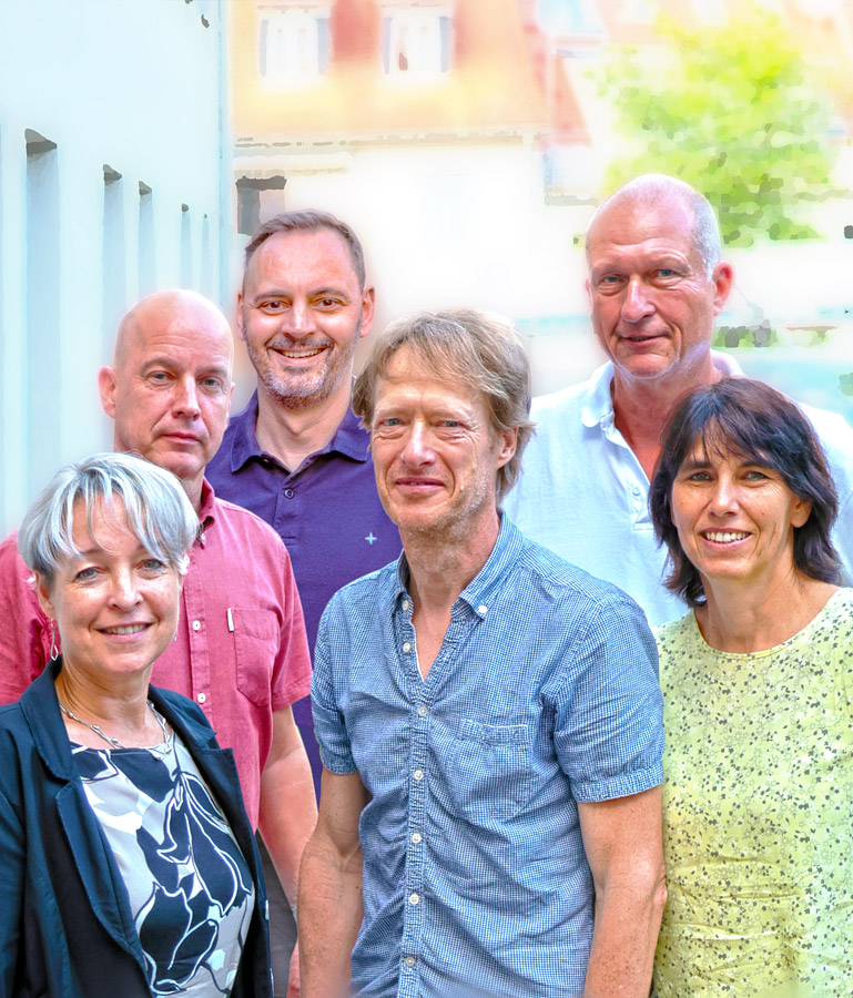 Die Initiatoren stellen sich vor:
Christina Buchheim Bürgermeisterin der Stadt Köthen, David Rieck Geschäftsführer der Wohnungsgesellschaft Köthen mbH, Dr. med. Andrei Lehmann Internist, Eike Rosenkranz Internist/Diabetologe DGG, Falk Hawig Geschäftsführer der Köthen Energie GmbH, Dr. med. Cornelia Staiger Fachärztin für Allgemeinmedizin (v.l.n.r)